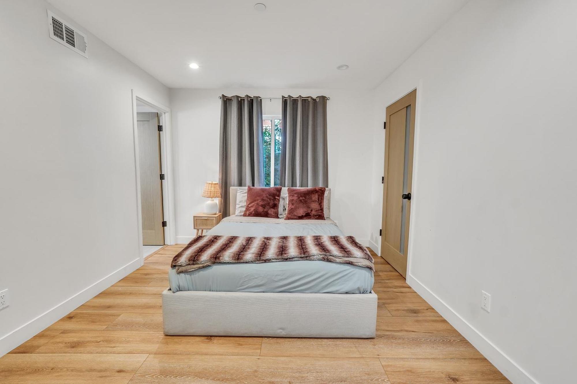 Luxurious Townhome W/3 Master Suites Gated Parking Лос-Анджелес Экстерьер фото