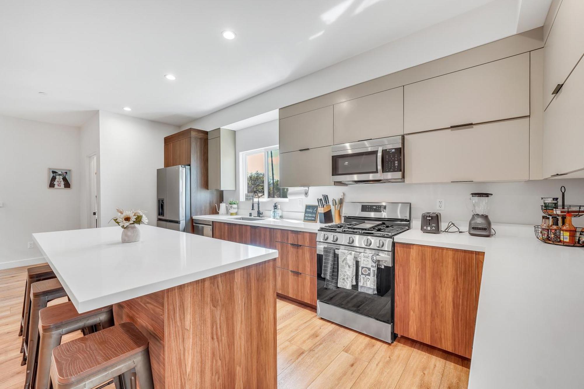 Luxurious Townhome W/3 Master Suites Gated Parking Лос-Анджелес Экстерьер фото