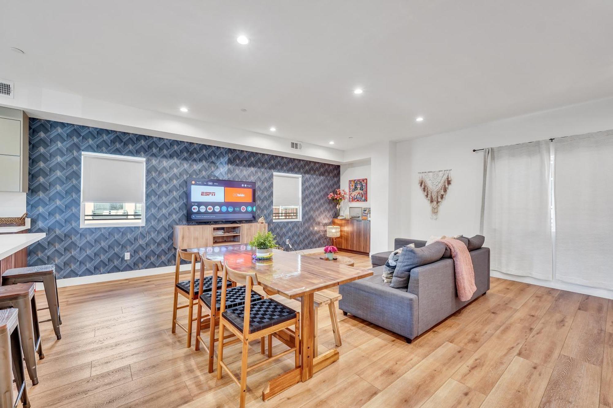 Luxurious Townhome W/3 Master Suites Gated Parking Лос-Анджелес Экстерьер фото