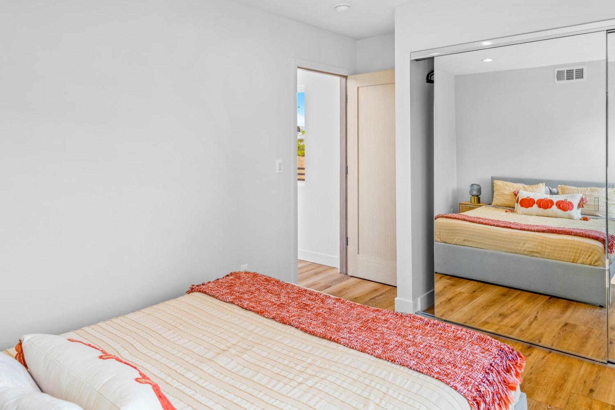 Luxurious Townhome W/3 Master Suites Gated Parking Лос-Анджелес Экстерьер фото