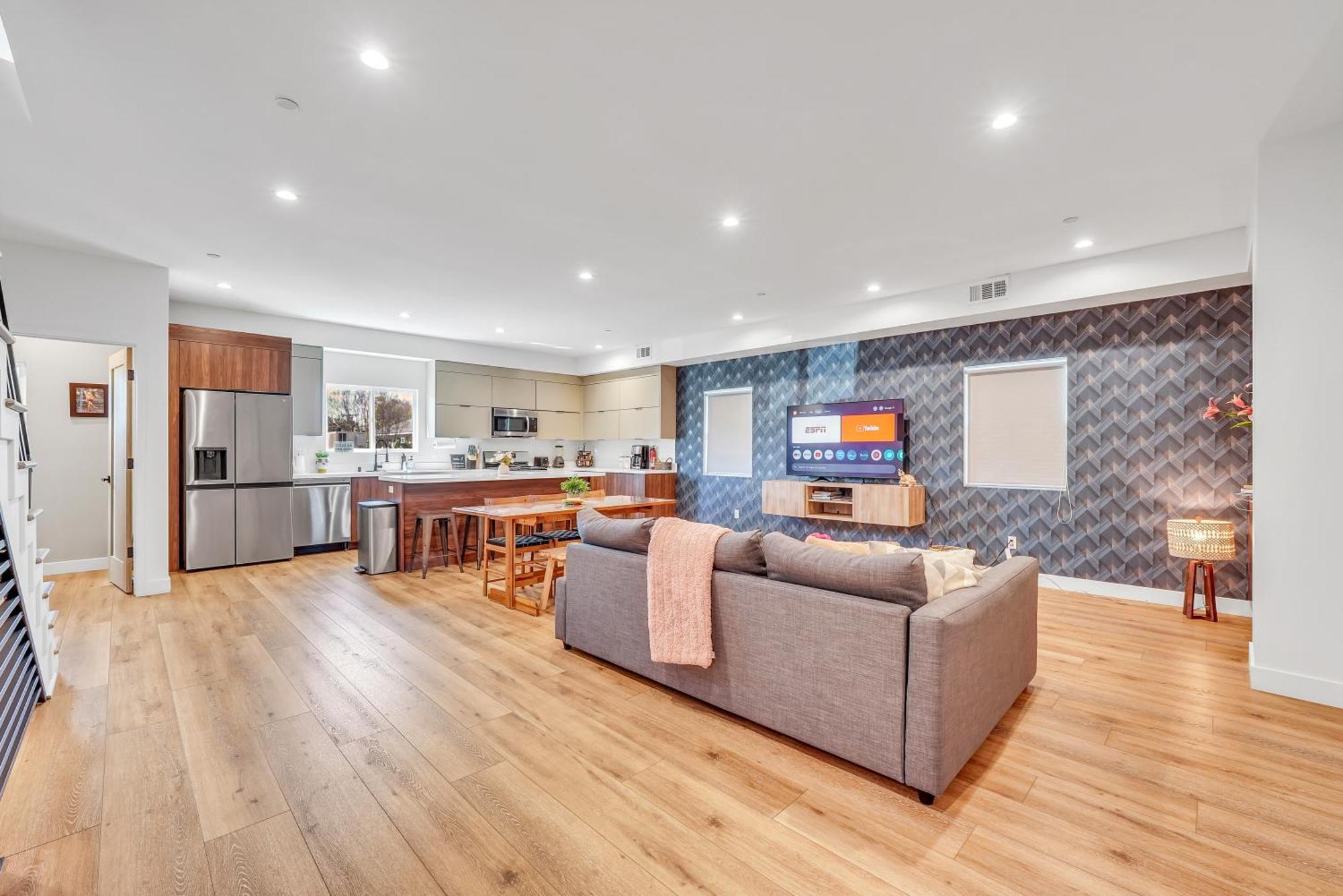 Luxurious Townhome W/3 Master Suites Gated Parking Лос-Анджелес Экстерьер фото