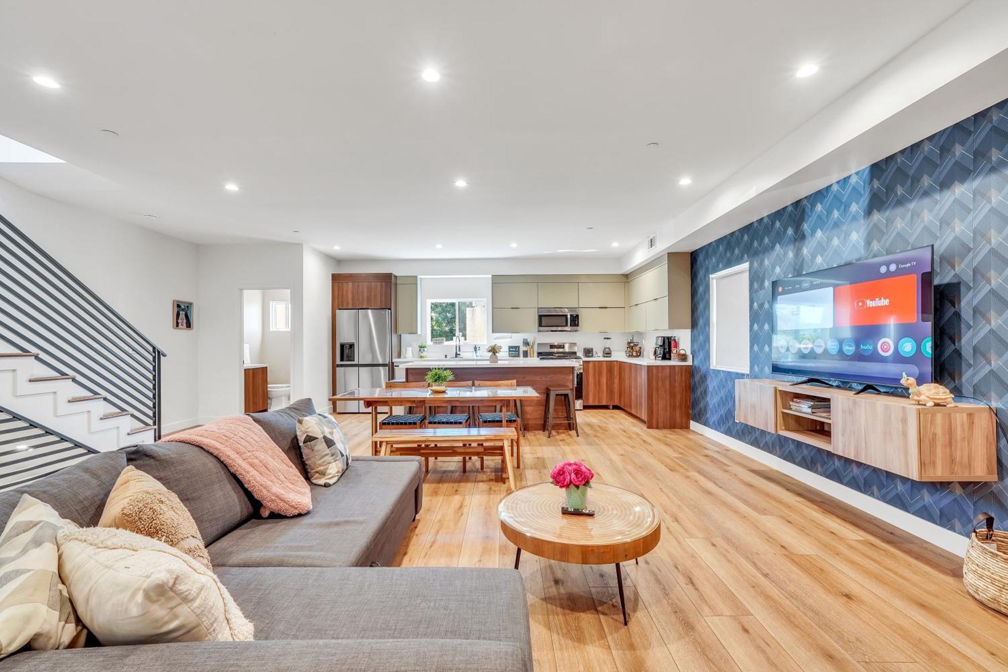 Luxurious Townhome W/3 Master Suites Gated Parking Лос-Анджелес Экстерьер фото